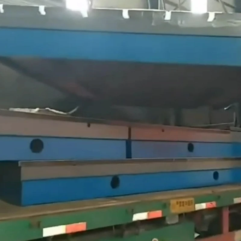 Acht Cast Iron Platforms wurde laden op it auto foar ferstjoering