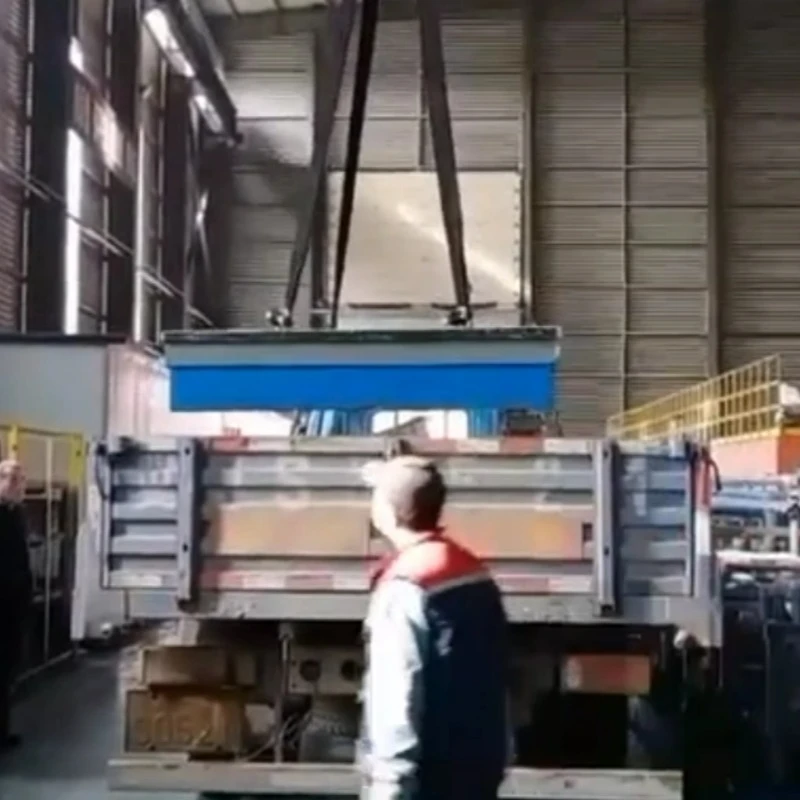 It platfoarm fan Cast Iron wurdt laden op it auto foar ferstjoering