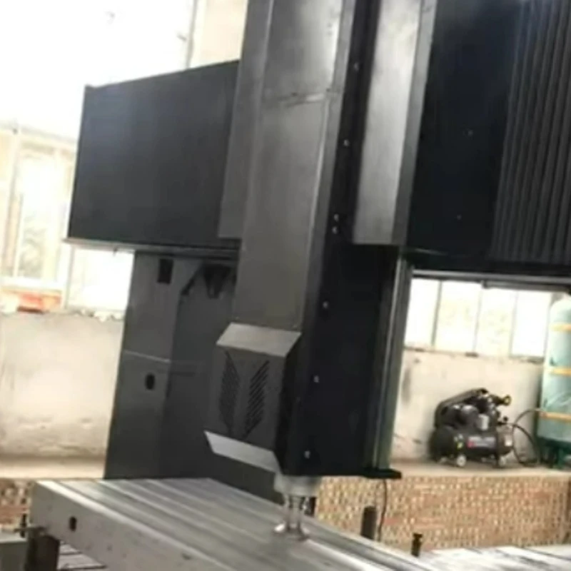 It t Slot-platfoarm is ûnder CNC-kompjûter numerike kontrôlepachingwurk